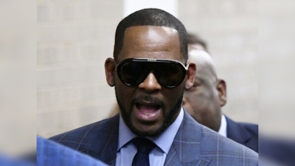 R Kelly misses Chicago court hearing regarding sexual abuse case, prosecutors claim R&B singer 'refused transport'