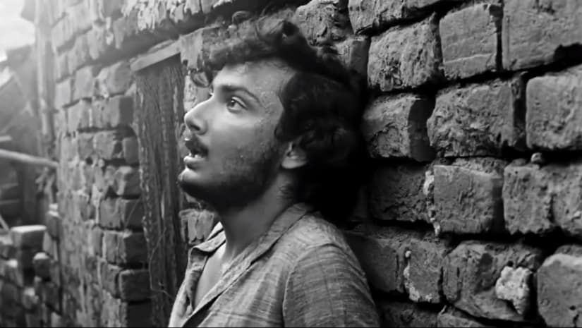 Final secen in Calcutta 71 shows the protagonist escaping through narrow Kolkata alleyways