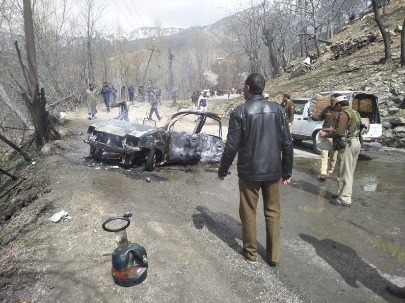 Car explosion near CRPF convoy on Jammu-Srinagar highway near Banihal; 1 bus damaged but no casualties reported