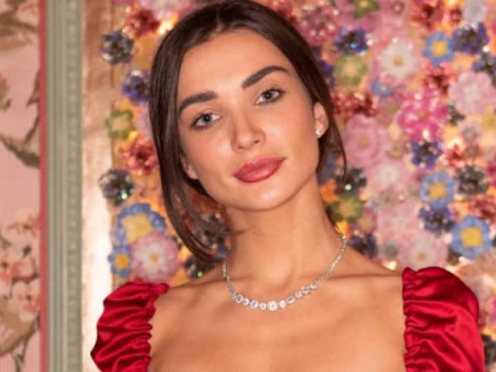 2.0 actress Amy Jackson announces on Instagram she's expecting her first child with fiancé George Panayiotou