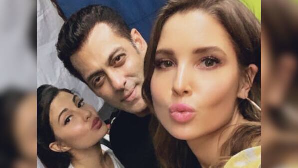 Jacqueline Fernandez and her doppelganger Amanda Cerny attend special screening of Salman Khan's Notebook