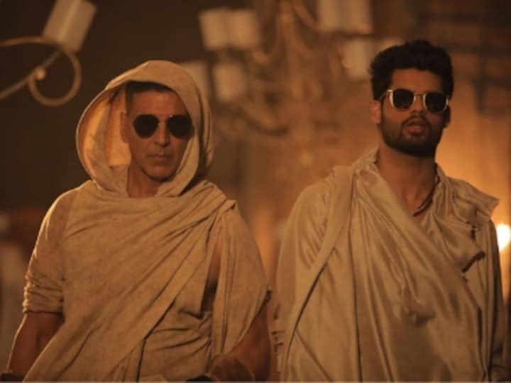 Akshay Kumar grooves with brother-in-law Karan Kapadia in a special song for his debut film Blank