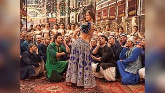 Kalank song 'Aira Gaira' is a quirky number featuring Kriti Sanon, Varun Dhawan, Aditya Roy Kapur