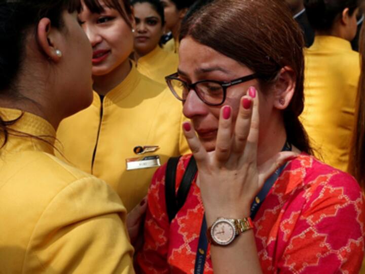 SBI-led banks cornered: Jet Airways employees now perceive themselves as bank employees demanding release of salary SBI-led banks cornered: Jet Airways employees now perceive themselves as bank employees demanding release of salary