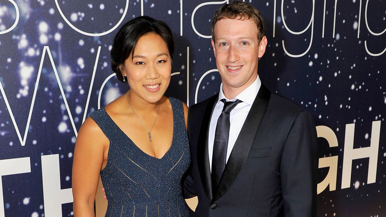 Facebook CEO Mark Zuckerberg builds his wife Priscilla Chan a glowing 'Sleep Box' Facebook CEO Mark Zuckerberg builds his wife Priscilla Chan a glowing 'Sleep Box'