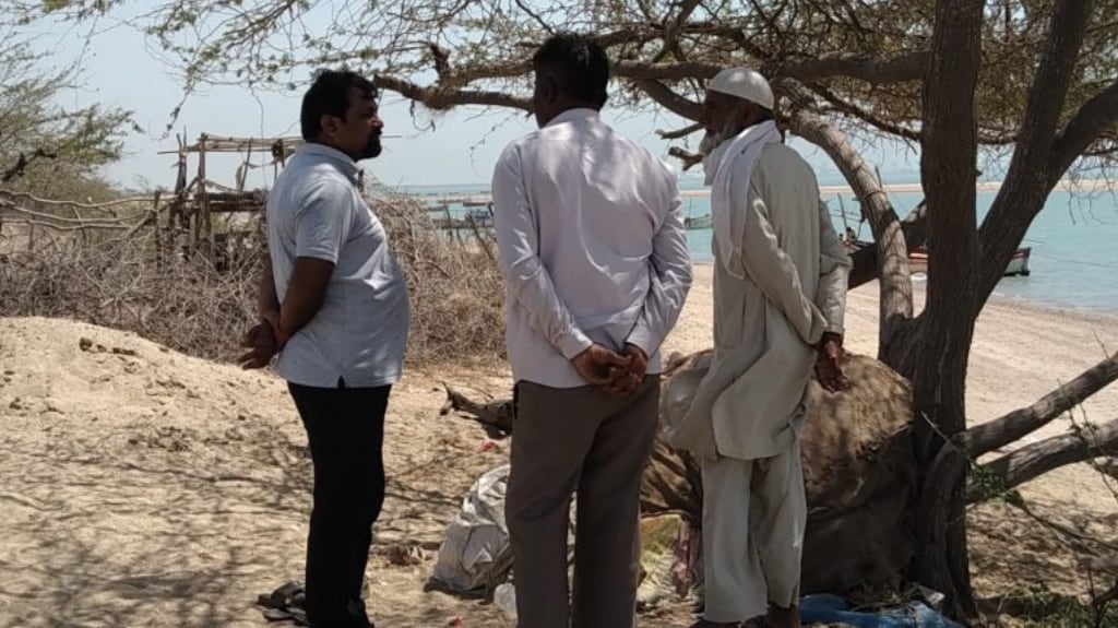 (L to R) Bharat Patel, Jam Ismael, Hussainbhai. Photo by Azera Parveen Rahman.