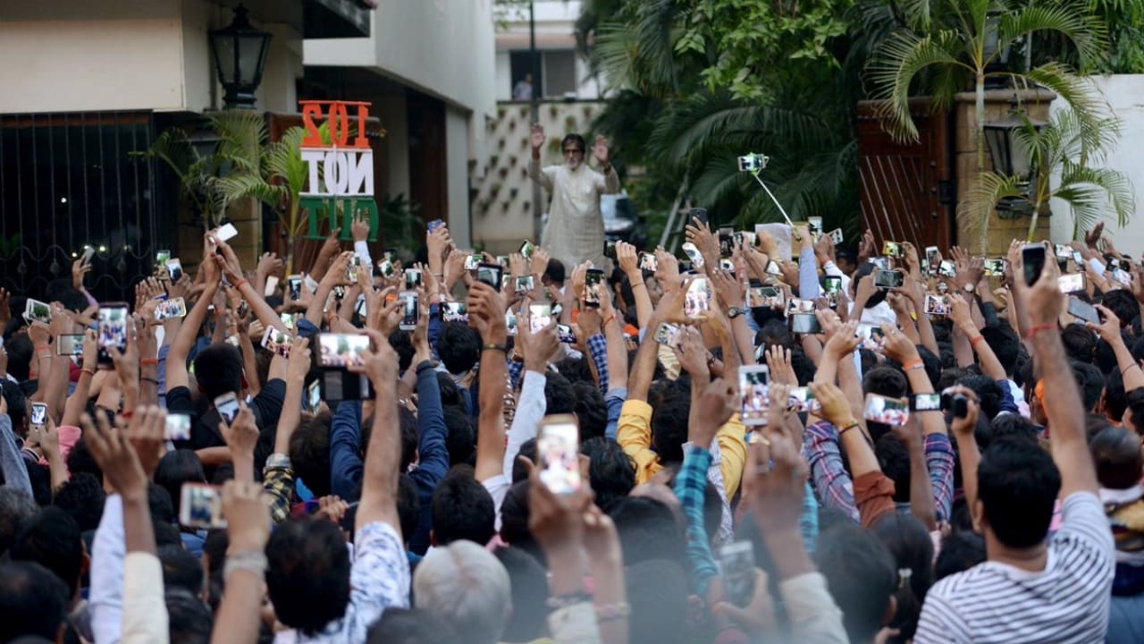 Amitabh Bachchan cancels Sunday afternoon meet with fans at Jalsa: In pain, but nothing to worry about