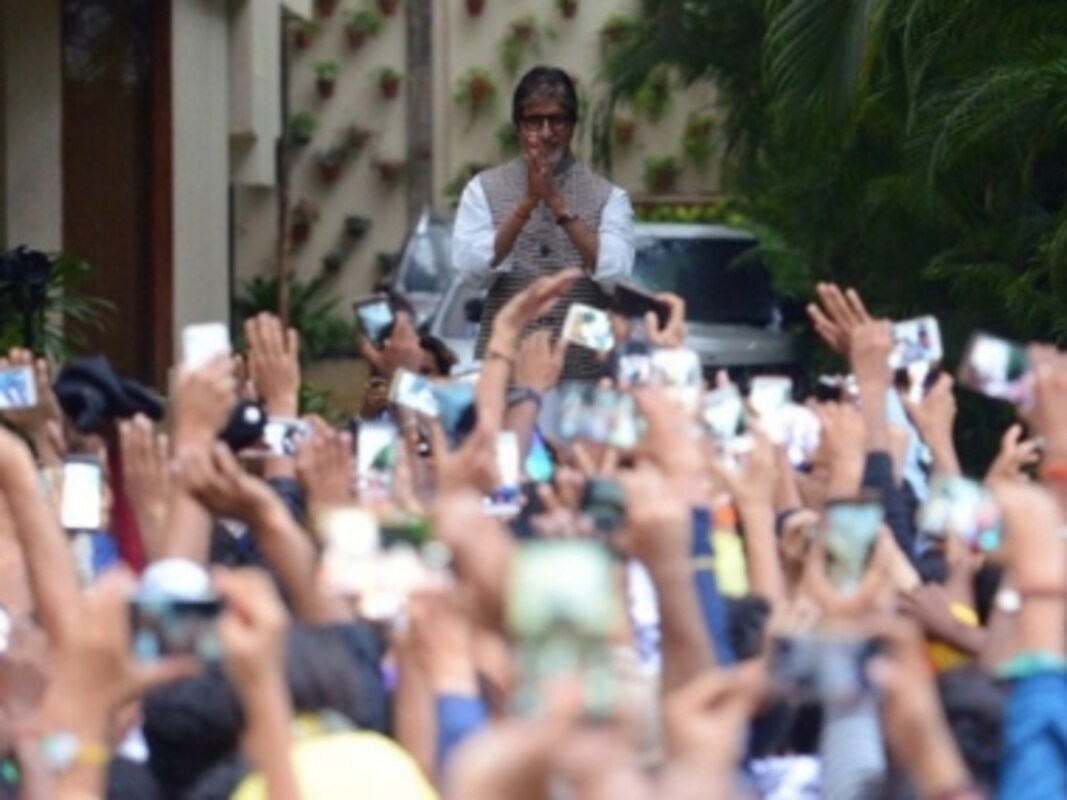 Amitabh Bachchan Cancels Sunday Afternoon Meet With Fans At Jalsa In Pain But Nothing To Worry About Entertainment News Firstpost Once upon a time in india (индия). amitabh bachchan cancels sunday