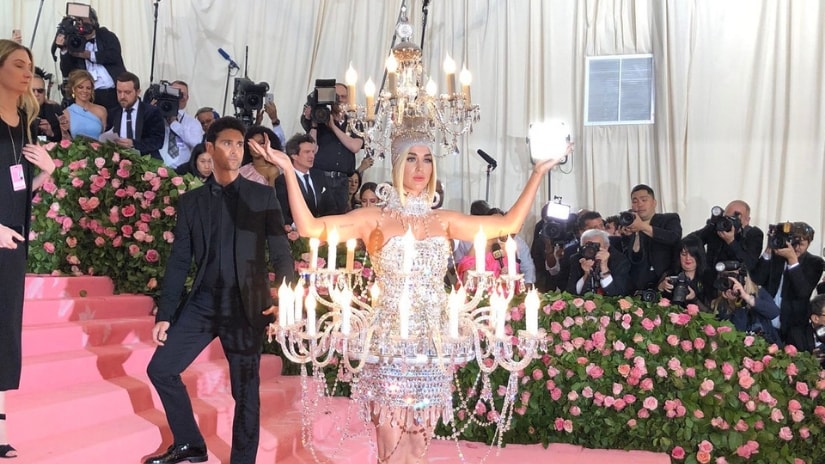 Katy Perry dazzles in a chandelier outfit at the Met Gala 2019. Twitter/@metmuseum