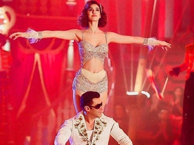 Bharat: Disha Patani shares new still with Salman Khan from 'the Great Russian Circus' Bharat: Disha Patani shares new still with Salman Khan from 'the Great Russian Circus'