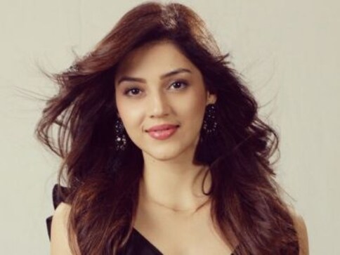 Mehreen Pirzada joins Dhanush, Sneha in Durai Senthilkumar's upcoming Telugu directorial Mehreen Pirzada joins Dhanush, Sneha in Durai Senthilkumar's upcoming Telugu directorial