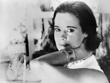 Gloria Vanderbilt, heiress, fashion designer, author dies aged 95 after battling stomach cancer Gloria Vanderbilt, heiress, fashion designer, author dies aged 95 after battling stomach cancer