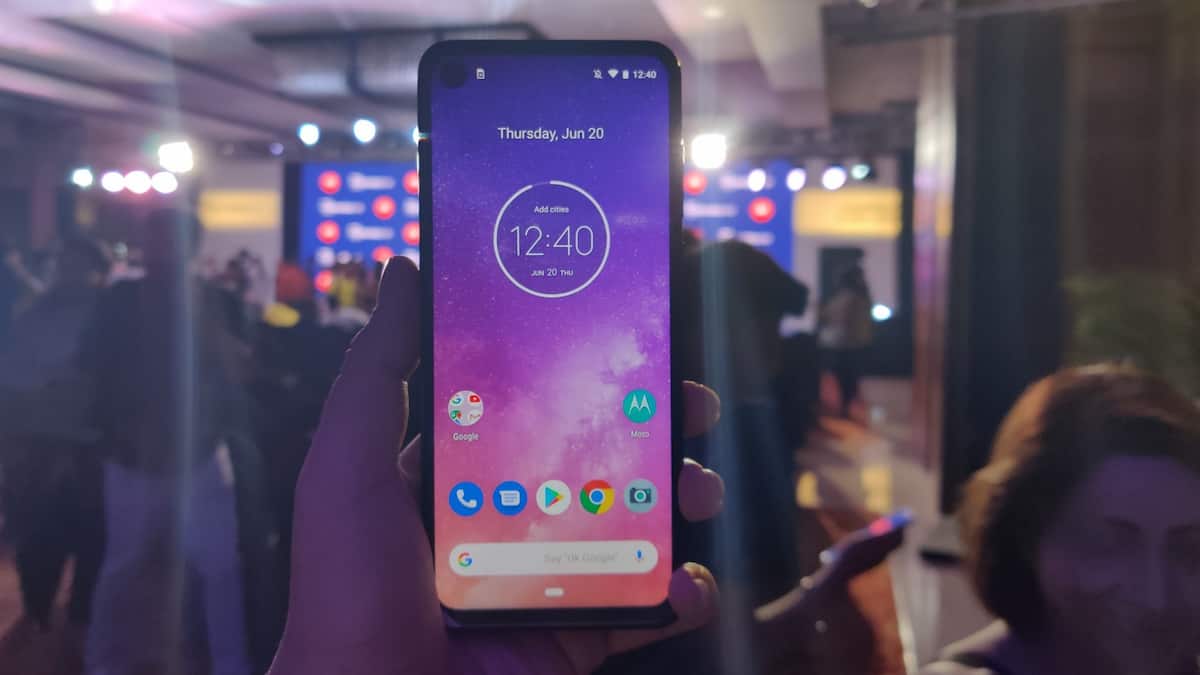 Motorola Moto One Vision First Impressions 219 ratio and punchhole