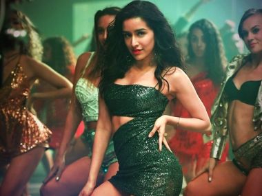 Saaho song Psycho Saiyaan: Prabhas, Shraddha Kapoor groove to Tanishk Bagchi's party number Saaho song Psycho Saiyaan: Prabhas, Shraddha Kapoor groove to Tanishk Bagchi's party number