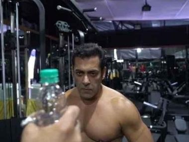 Salman Khan takes part in viral #BottleCapChallenge, shares message on water conservation Salman Khan takes part in viral #BottleCapChallenge, shares message on water conservation