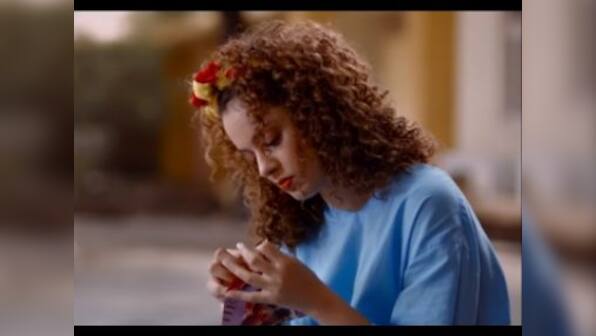 Judgementall Hai Kya song Para Para follows Kangana Ranaut's oddball character as she stalks Rajkummar Rao