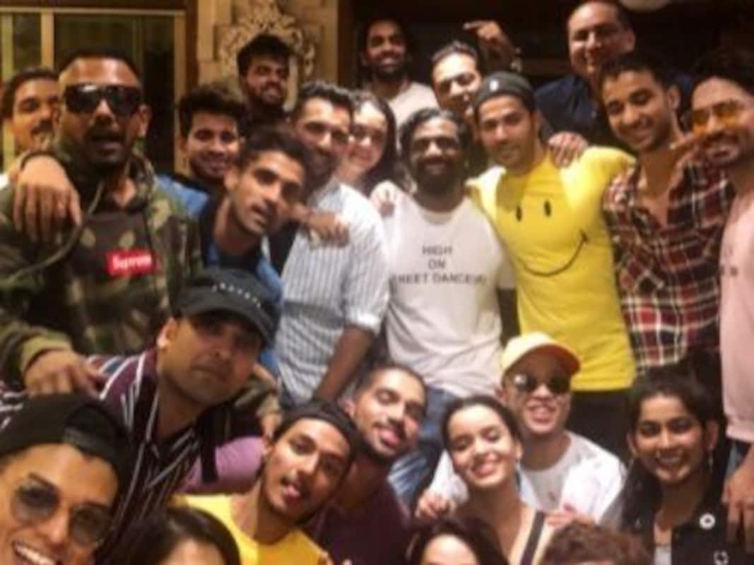 Street Dancer 3d Varun Dhawan Shraddha Kapoor Wraps Up Shoot Thank Film S Cast Crew Entertainment News Firstpost Cast & crew powered 8 of 10 golden globe® and 7 of 9 academy® award best picture nominations in 2019. street dancer 3d varun dhawan