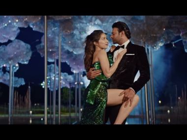 Watch: Saaho song 'Enni Soni' sees Prabhas seranade Shraddha Kapoor in picturesque locales Watch: Saaho song 'Enni Soni' sees Prabhas seranade Shraddha Kapoor in picturesque locales
