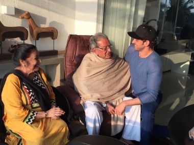 J Om Prakash, Hrithik Roshan's grandfather and legendary yesteryear filmmaker, passes away at 93 J Om Prakash, Hrithik Roshan's grandfather and legendary yesteryear filmmaker, passes away at 93