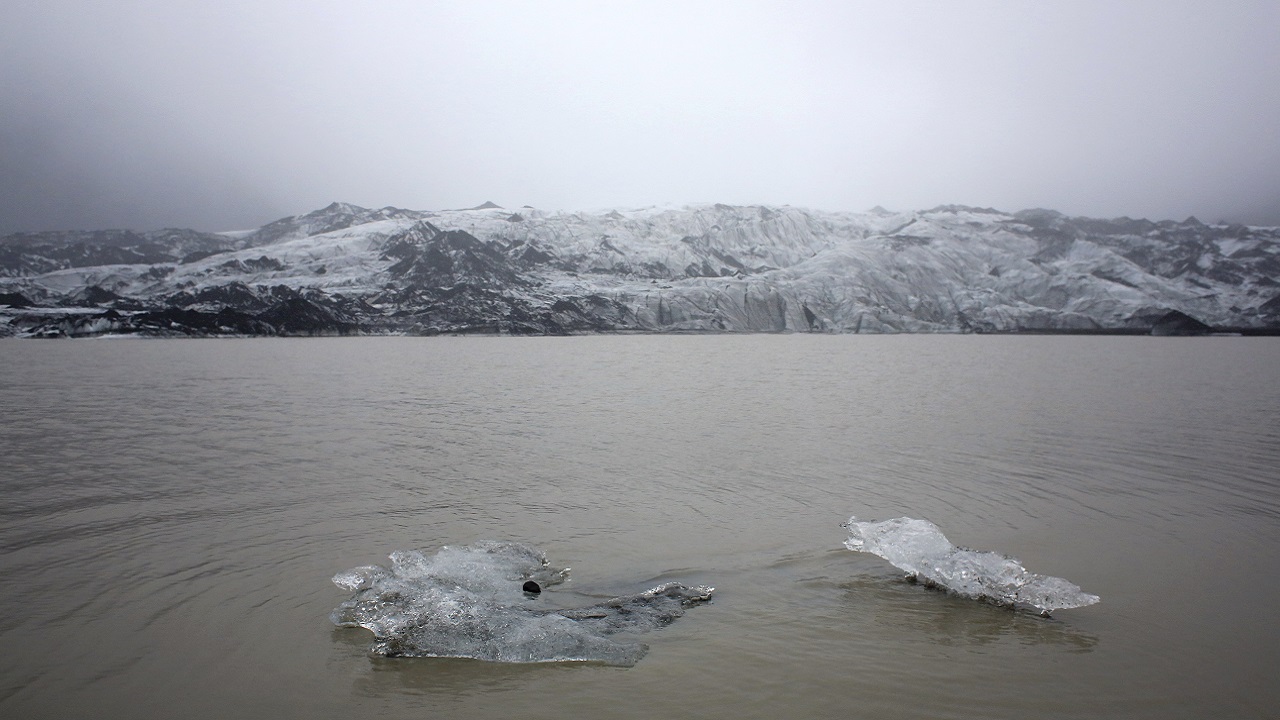Iceland honours first glacier 'Okjokull' lost to climate change with funeral and plaque Iceland honours first glacier 'Okjokull' lost to climate change with funeral and plaque