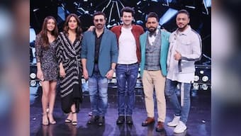 Kareena Kapoor poses with Sunny Deol, Karan to promote Pal Pal Dil Ke Paas on Dance India Dance