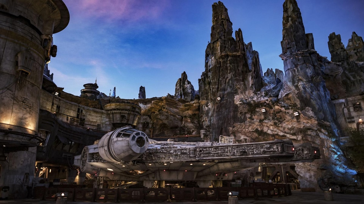 At Disneyland’s newest attraction, Star Wars: Galaxy’s Edge, embracing the dork side of the Force