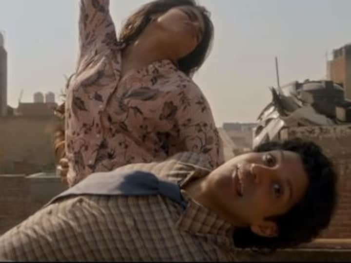 The Sky is Pink song 'Dil Hi Toh Hai' charts Priyanka Chopra, Farhan Akhtar's whirlwind romance