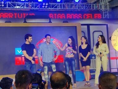 Bigg Boss 13: Salman Khan gets involved in argument with photographer, says 'ban me if you have an issue' Bigg Boss 13: Salman Khan gets involved in argument with photographer, says 'ban me if you have an issue'