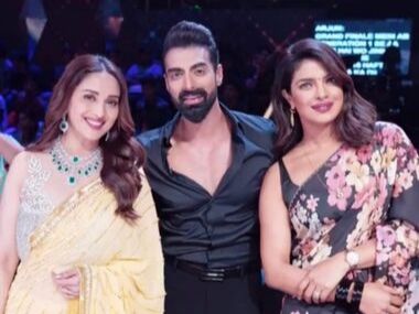 Priyanka Chopra appears on Madhuri Dixit's Dance Deewane for finale episode to promote The Sky is Pink Priyanka Chopra appears on Madhuri Dixit's Dance Deewane for finale episode to promote The Sky is Pink