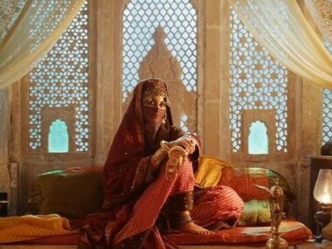 Laal Kaptaan: Sonakshi Sinha's first look from revenge thriller sees her in a red veiled dress Laal Kaptaan: Sonakshi Sinha's first look from revenge thriller sees her in a red veiled dress