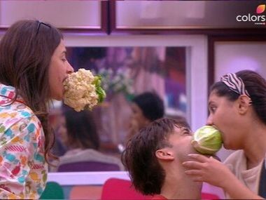 Bigg Boss 13 Day 2 highlights: Contestants call out Asim Riaz's racist comments on black community Bigg Boss 13 Day 2 highlights: Contestants call out Asim Riaz's racist comments on black community