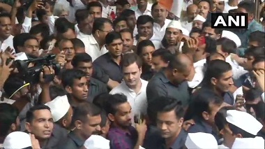 Gandhi Jayanti 2019: Rahul Gandhi leads padyatra to Rajghat in Delhi, slogans of 'Mahatma Gandhi Amar Rahein' heard Gandhi Jayanti 2019: Rahul Gandhi leads padyatra to Rajghat in Delhi, slogans of 'Mahatma Gandhi Amar Rahein' heard