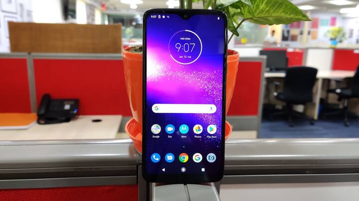 Moto One Macro first impressions: Great design and close-up photography for its price