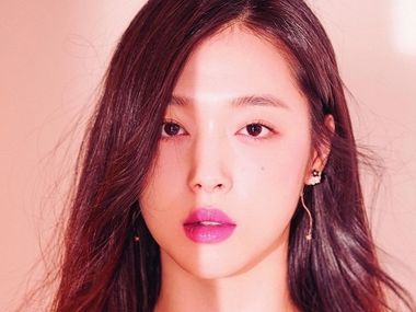 Sulli reportedly found dead at her Seoul residence; K-pop singer's manager says she 'suffered from depression' Sulli reportedly found dead at her Seoul residence; K-pop singer's manager says she 'suffered from depression'