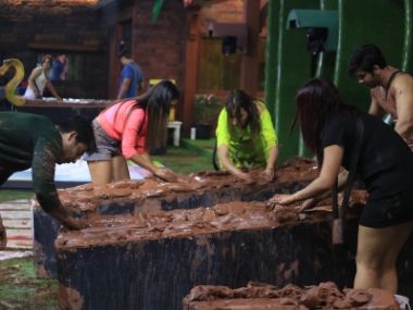 Bigg Boss 13 Day 24 highlights: Siddharth Shukla, Paras Chhabra get embroiled in a spat yet again Bigg Boss 13 Day 24 highlights: Siddharth Shukla, Paras Chhabra get embroiled in a spat yet again