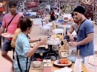 Bigg Boss 13 Day 25 highlights: Snake and Ladder task gets cancelled; all housemates nominated for eviction Bigg Boss 13 Day 25 highlights: Snake and Ladder task gets cancelled; all housemates nominated for eviction