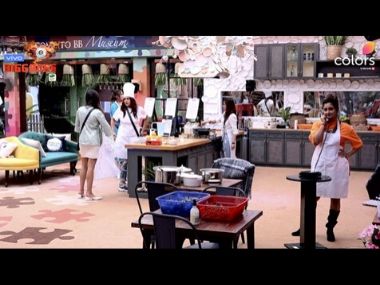 Bigg Boss 13 Day 30 highlights: Arti Singh opposes Rashami Desai's decision during Home Delivery task Bigg Boss 13 Day 30 highlights: Arti Singh opposes Rashami Desai's decision during Home Delivery task