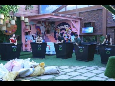 Bigg Boss 13 Day 34 highlights: Captain Arti Singh saves Asim Riaz from weekly nominations Bigg Boss 13 Day 34 highlights: Captain Arti Singh saves Asim Riaz from weekly nominations