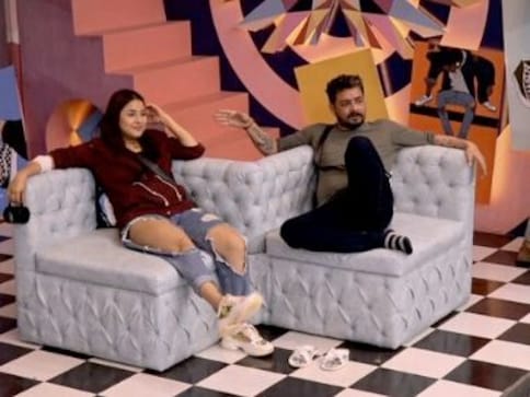 Bigg Boss 13 Day 37 highlights: Rashami Desai, Devoleena Bhattacharjee re-enter the house Bigg Boss 13 Day 37 highlights: Rashami Desai, Devoleena Bhattacharjee re-enter the house