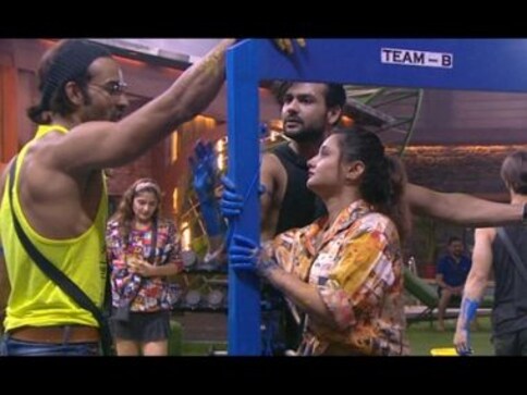 Bigg Boss Day 44 highlights: Sidharth Shukla, Devoleena Bhattacharjee's growing friendship becomes point of discussion Bigg Boss Day 44 highlights: Sidharth Shukla, Devoleena Bhattacharjee's growing friendship becomes point of discussion