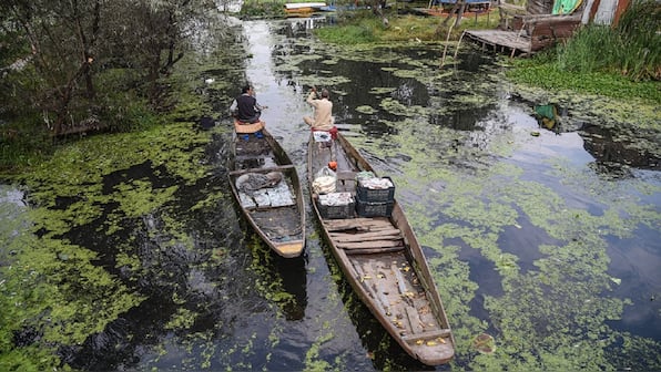 As political uncertainty looms over Jammu and Kashmir, Dal Lake nears its death