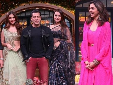 deepika padukone pink dress kapil sharma show The Kapil Sharma Show - Movie Chhapaak Episode Uncensored | Deepika Padukone