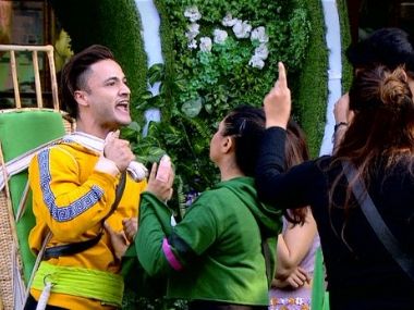 Bigg Boss 13 Day 122 highlights: Sidharth Shukla chooses Paras Chhabra over Arti, Shehnaz in immunity task Bigg Boss 13 Day 122 highlights: Sidharth Shukla chooses Paras Chhabra over Arti, Shehnaz in immunity task