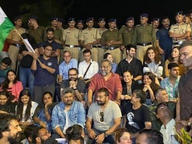 JNU violence: Vishal Bhardwaj, Taapsee Pannu, Zoya Akhtar, Anurag Kashyap join protesters at Mumbai's Carter Road