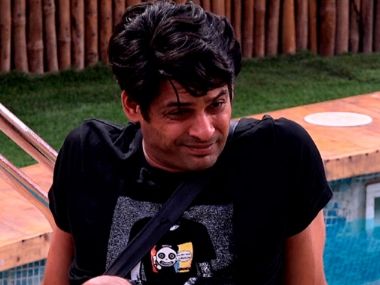 Bigg Boss called out for favouring Sidharth Shukla; Twitter demands actor be ousted from show over 'violent behaviour' Bigg Boss called out for favouring Sidharth Shukla; Twitter demands actor be ousted from show over 'violent behaviour'