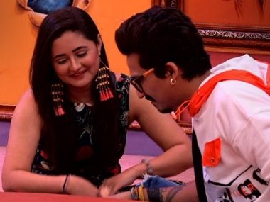 Bigg Boss 13 Day 94 highlights: Housemates enjoy Rashami Desai's stand up set as part of special task Bigg Boss 13 Day 94 highlights: Housemates enjoy Rashami Desai's stand up set as part of special task