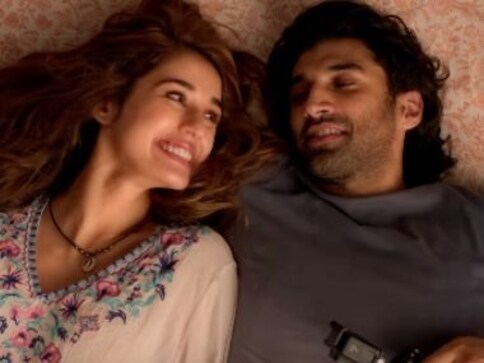 Malang song 'Chal Ghar Chalen' paints a bittersweet picture of Aditya Roy Kapur's lost love Malang song 'Chal Ghar Chalen' paints a bittersweet picture of Aditya Roy Kapur's lost love