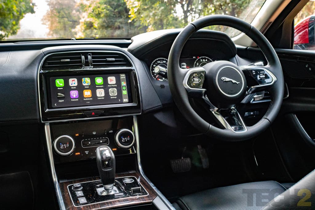 1578975089_Jag-interior