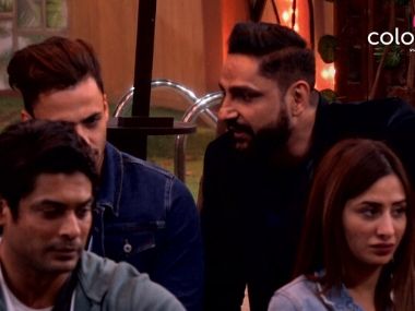 Bigg Boss 13 Day 101 highlights: Mahira's mother advises her to stay away from Paras, befriend Shehnaz Bigg Boss 13 Day 101 highlights: Mahira's mother advises her to stay away from Paras, befriend Shehnaz