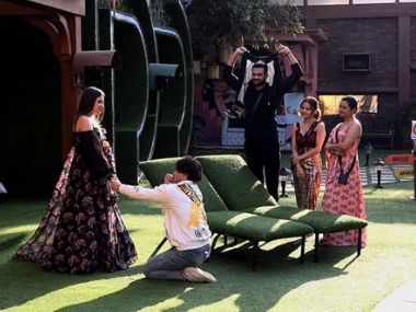 Bigg Boss 13 Day 112 highlights: Devoleena Bhattacharjee, Himanshi Khurana, enter house as part of captaincy task Bigg Boss 13 Day 112 highlights: Devoleena Bhattacharjee, Himanshi Khurana, enter house as part of captaincy task